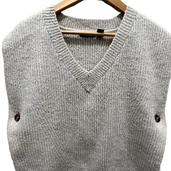 RDI Cream V Neck Vest Small - Picture 3 of 6